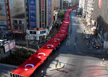 İzmir'de kurtuluşun 100'üncü yılına coşkulu kutlama