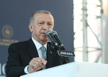 'İzmir'i pis kokulardan kurtaramıyorsun'