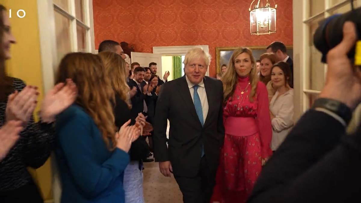 Johnson İngiltere Başbakanlık konutundan ayrıldı