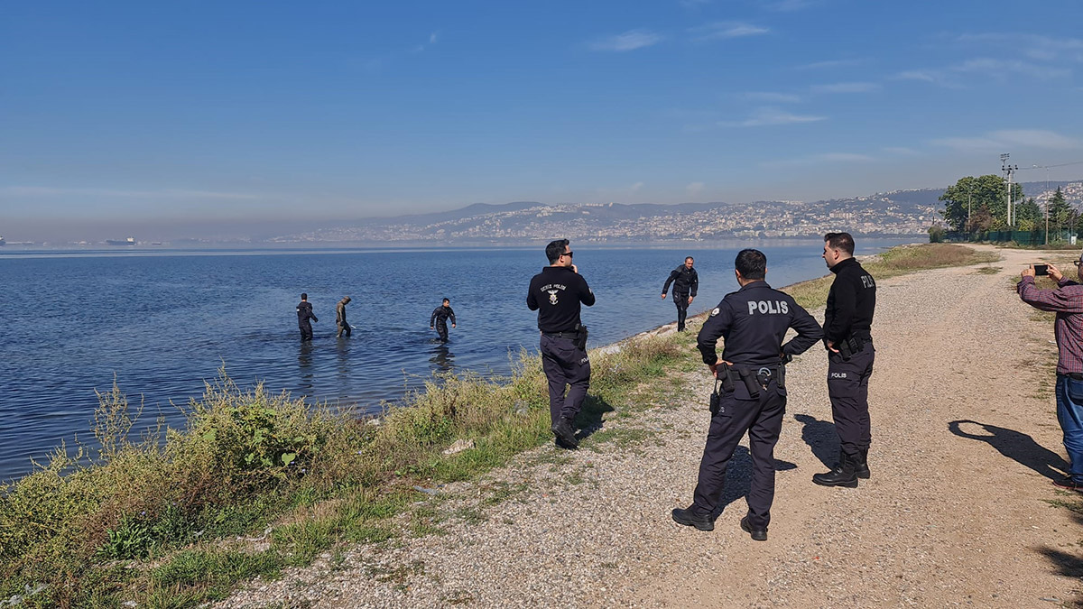 Kaçak midye avcıları, dalgıç polislere yakalandı