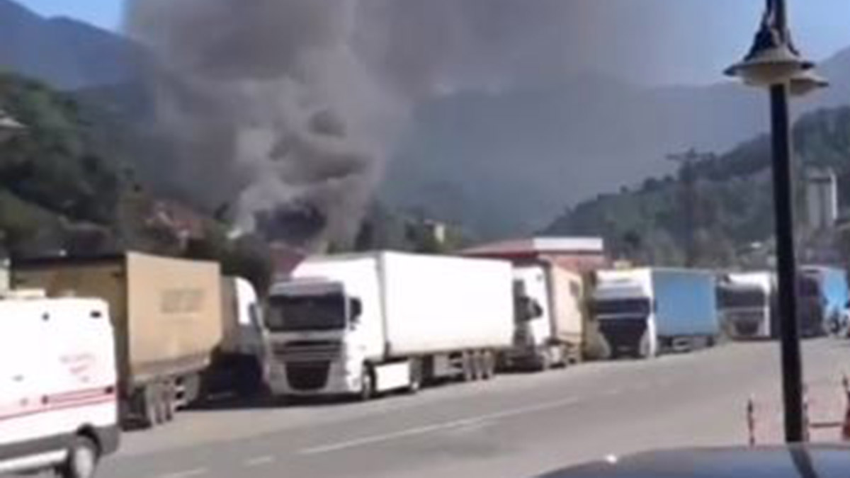 Kamyonun yakıt deposu patladı: 3 yaralı