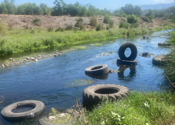 Karaçay Deresi, eski lastik çöplüğüne döndü