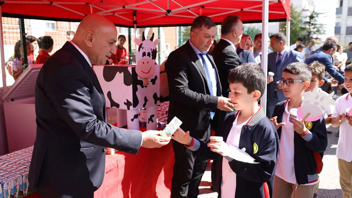 Keçiören'de 'dünya okul sütü günü' etkinliği