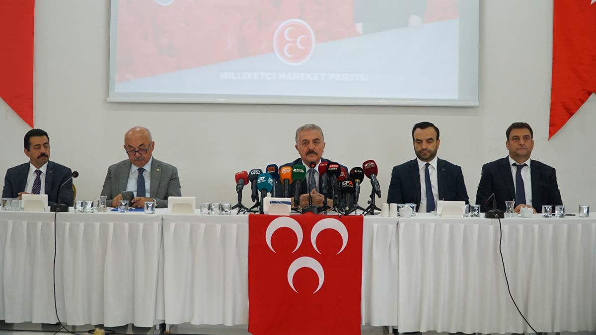 'Türk milletinin zekasını küçümsemektedir'