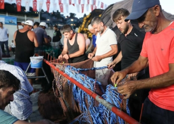 Kireçburnu Balıkçı Barınağı'nda av sezonu açılışı
