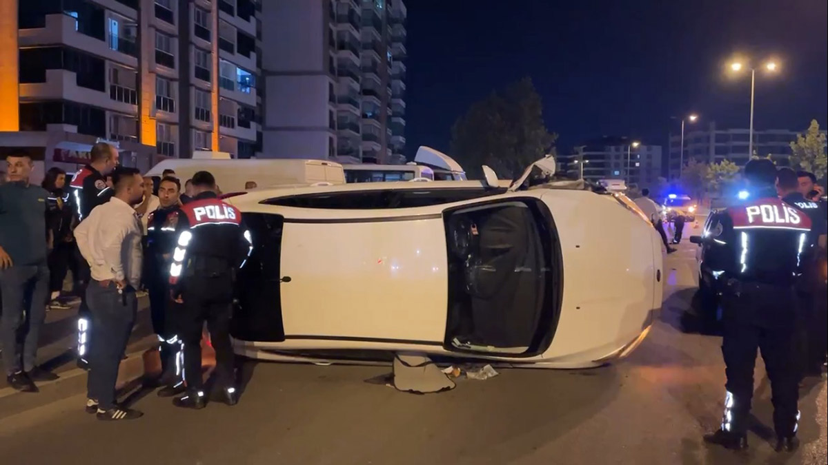 Kırıkkale'de iki otomobil çarpıştı: 5 yaralı