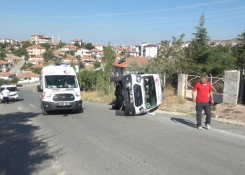 Kırıkkale'de otomobil ambulansa çarptı: 4 yaralı