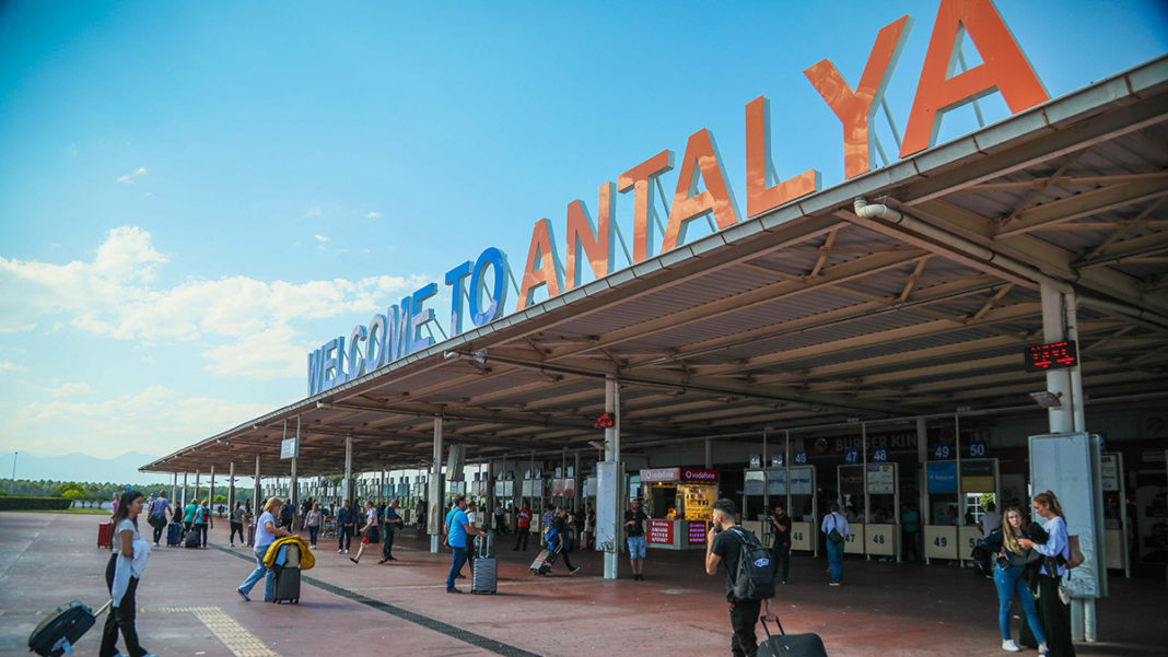 Kısmi seferberlik ilanı sonrası Antalya'ya akın