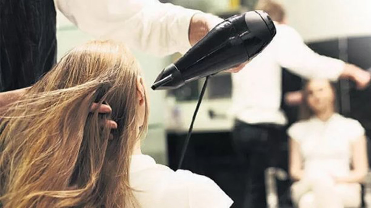 Kuaförlerde haftada 1 gün kapanma kararı ertelendi