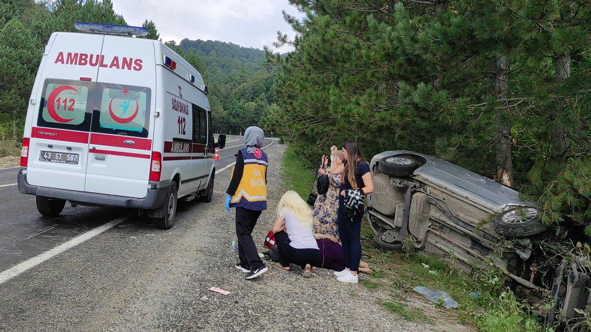 Kütahya'da otomobil ağaca çarptı: 6 yaralı