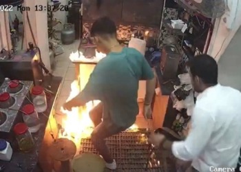 Lavaboya dökülen aseton parlayınca yangın çıktı