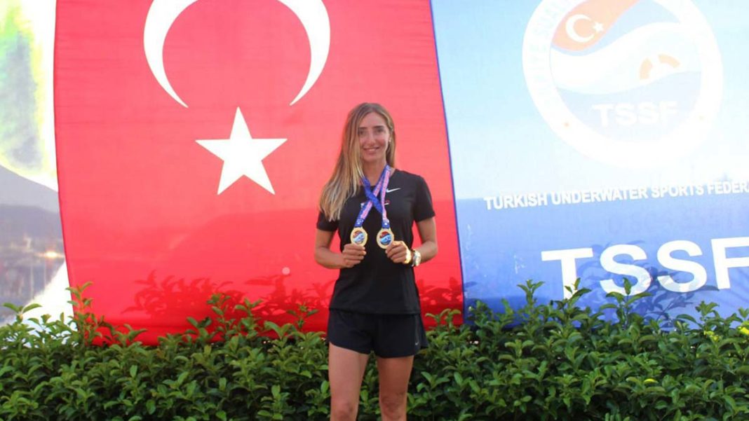 Milli yüzücü Şahika Ercümen'den Türkiye rekoru