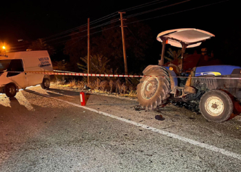 Minibüs traktöre çarptı: 1 ölü, 2 yaralı
