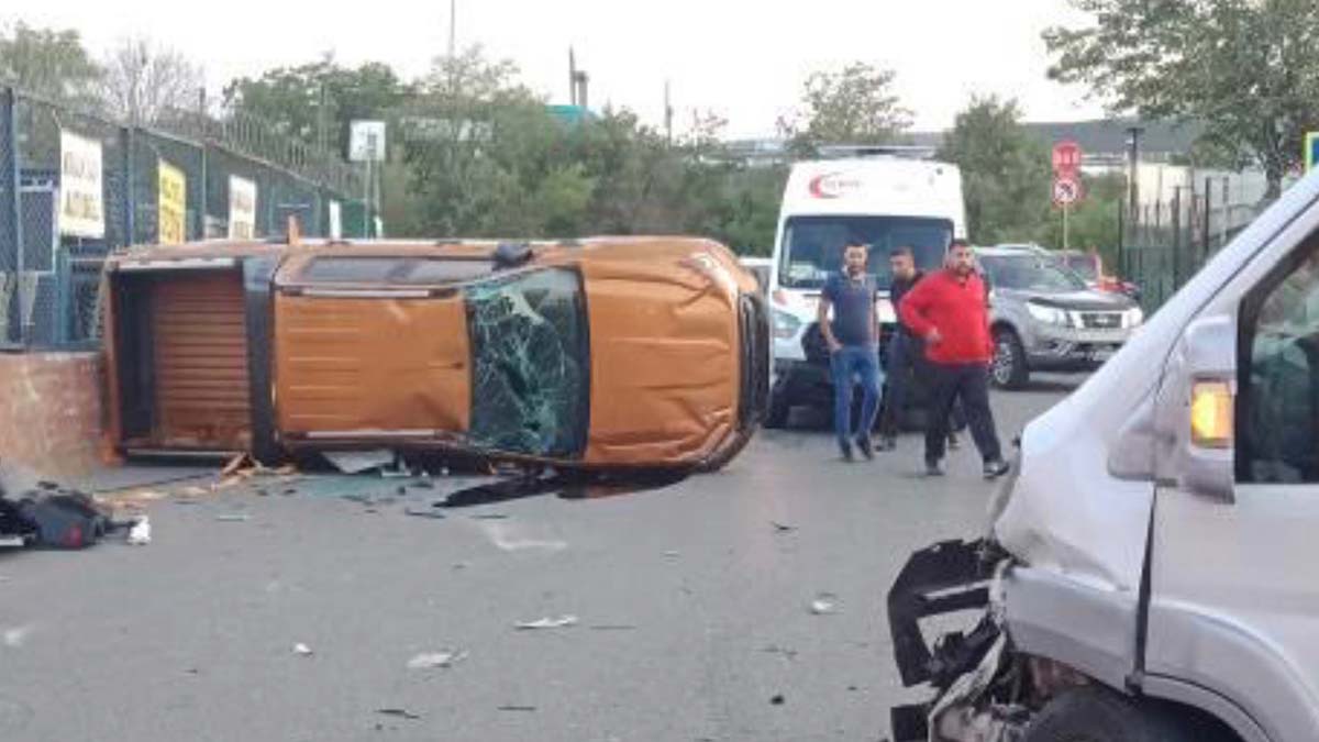 Minibüsün çarptığı kamyonet takla attı