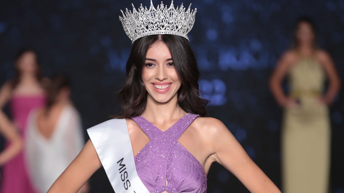 Nursena Say Türkiye'nin en güzel kızı seçildi