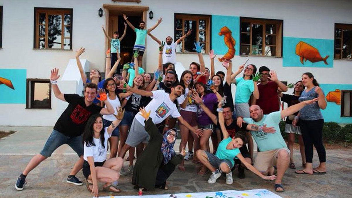 Özel gereksinimli bireylerle kurumları ve öğrencileri eşleştirme yaparak birebir arkadaşlıklar kurmasını sağlayan gönüllü sosyal sorumluluk hareketi Best Buddies Türkiye Eskişehir'de başlıyor.