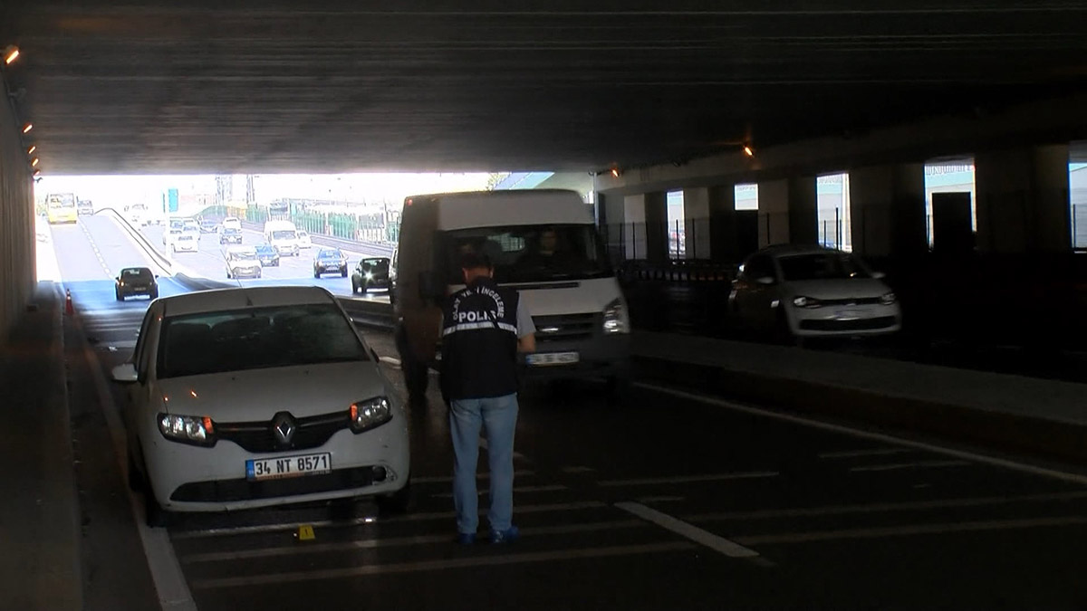 Otomobil altında sürüklenen yaya öldü