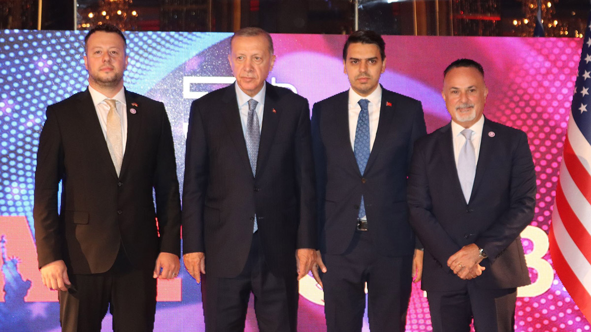 'Ottoman America' kitabı Erdoğan'a takdim edildi