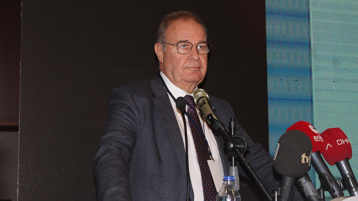 CHP Genel Başkan Yardımcısı Faik Öztrak, "Büyümede artış deniliyor, istatistiki hatalar olduğu kanaatindeyim. Enflasyon bugün yüzde 80. Bu aynı zamanda enflasyonu azdıran bir büyüme oldu. Bu büyüme aynı zamanda dış dengeyi de bozuyor" dedi.