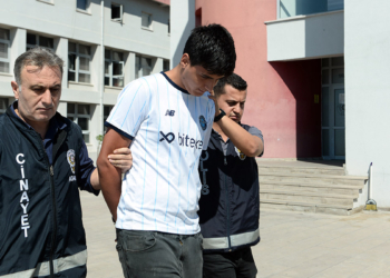 Parkta dövdüğü çocukluk arkadaşını komaya soktu