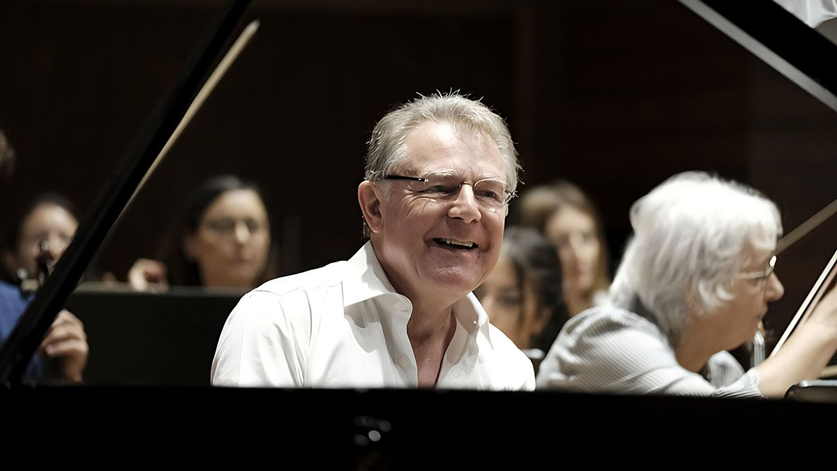 Piyanist Hüseyin Sermet İstanbullularla buluşuyor