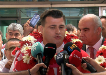 Rıza Kayaalp'e Ankara'da coşkulu karşılama