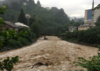 Rize'de sağanak yağış etkili oldu