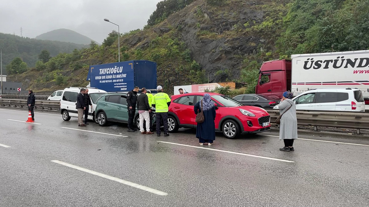 Samsun'da 9 araçlı zincirleme kaza: 5 yaralı
