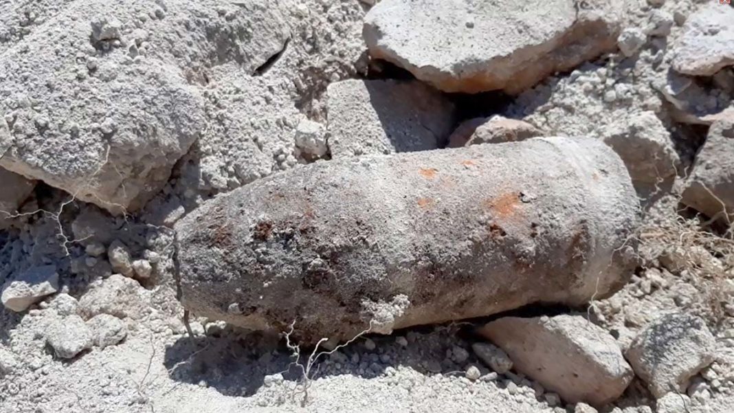 Saray kazısında patlamamış top mermisi bulundu