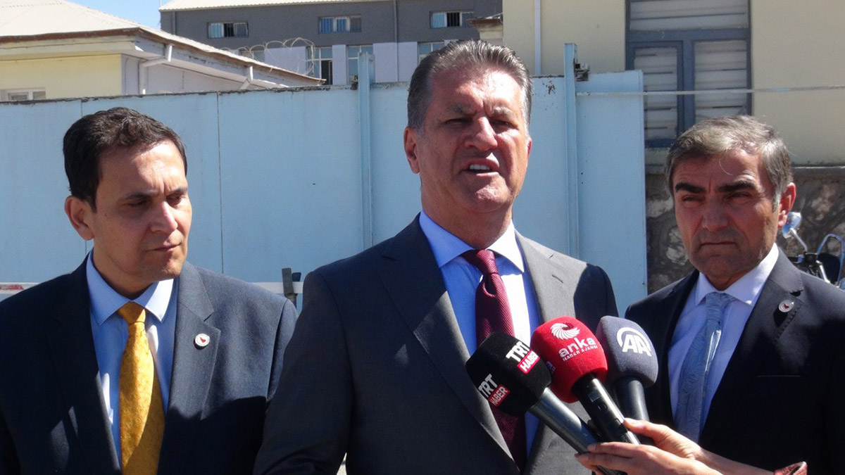 Sarıgül'den Niğde'de cezaevi önünde af çağrısı