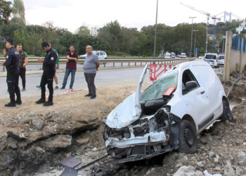 Sarıyer'de takla atan otomobilin sürücüsü yaralandı