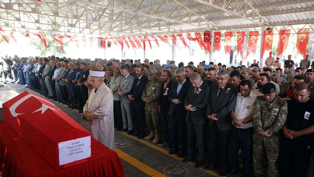 Sehit ismet aybek son yolculuguna ugurlandi 1 - öne çıkan - haberton