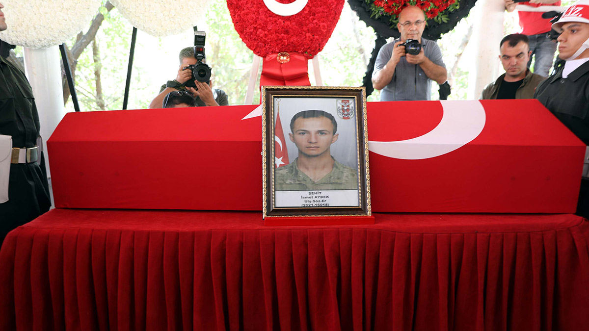 Şehit İsmet Aybek, son yolculuğuna uğurlandı