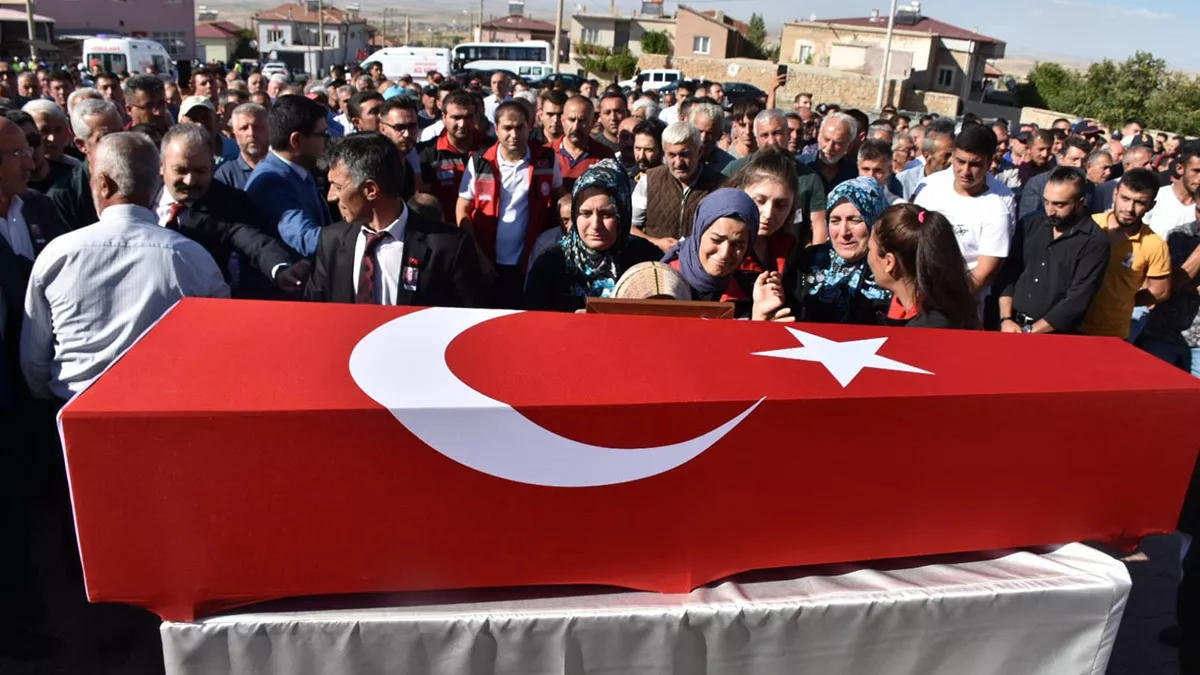 Sehit savas borlu son yolculuguna ugurlandi 1 - öne çıkan - haberton