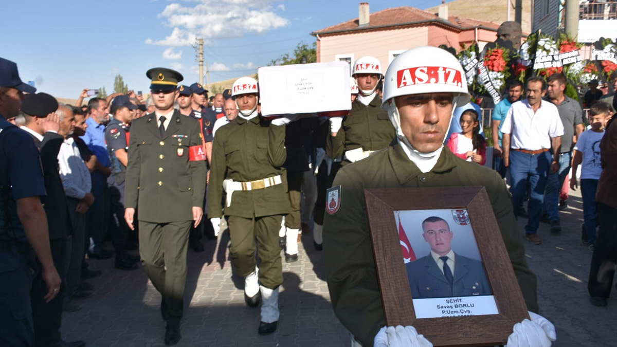 Şehit Savaş Borlu, son yolculuğuna uğurlandı