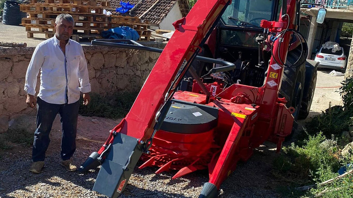 Silaj makinesine kaptırdığı sol ayağı koptu