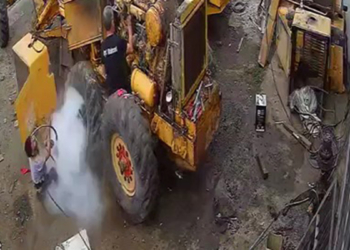 Şişirdiği iş makinesi lastiği patlayınca yaralandı