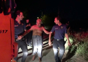 Su kanalında çamura saplandı, itfaiye kurtardı