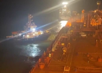 Süveyş Kanalı'nı tıkayan petrol tankeri kurtarıldı