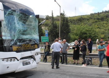 TEM otoyolunda zincirleme kaza: 1'i çocuk 4 yaralı