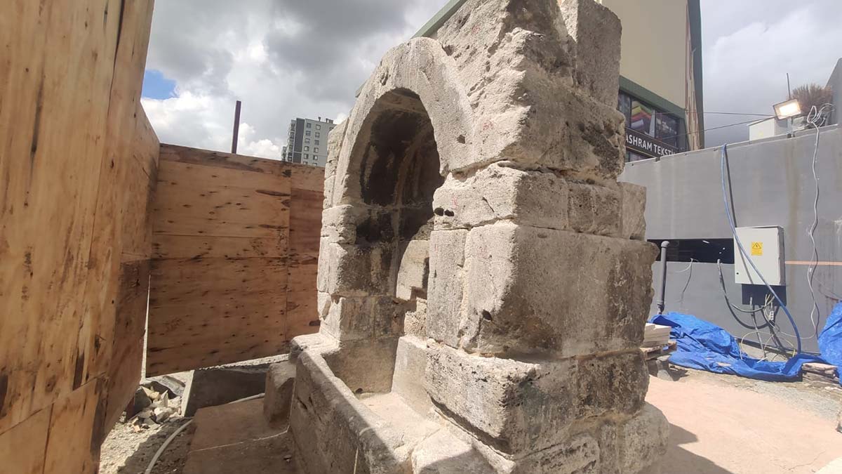 Tarihi Seyitnizam Çeşmesi yeni yerine taşındı