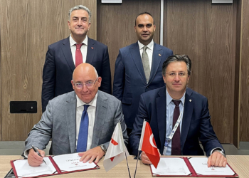 Türk uzay yolcusunun eğitimi için imzalar atıldı