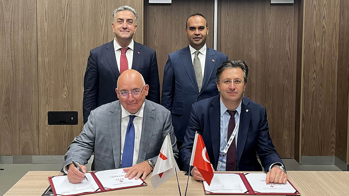 Türk uzay yolcusunun eğitimi için imzalar atıldı