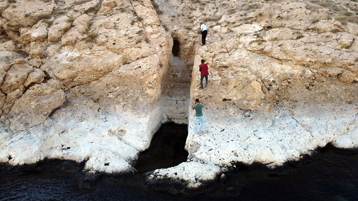 Urartu limanı, definecilerin hedefi oldu