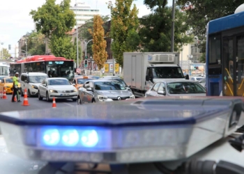 Usulsüz çakar kullanan sürücüye para cezası