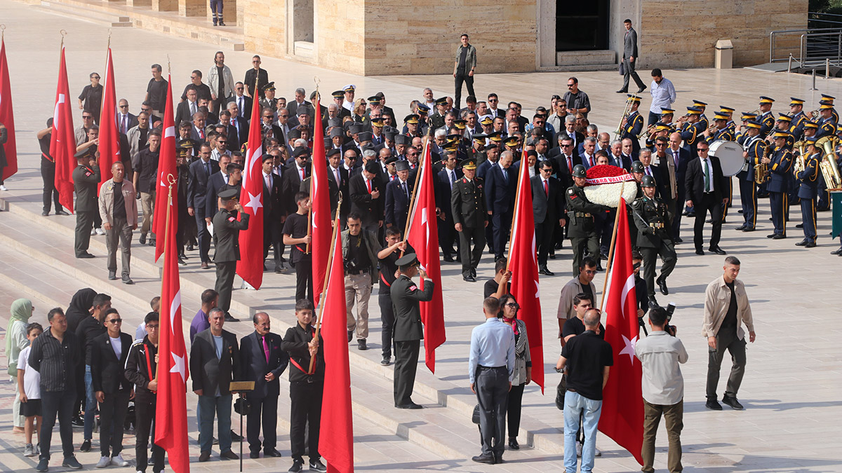 Vali Şahin'den gazilerle birlikte Anıtkabir'i ziyaret