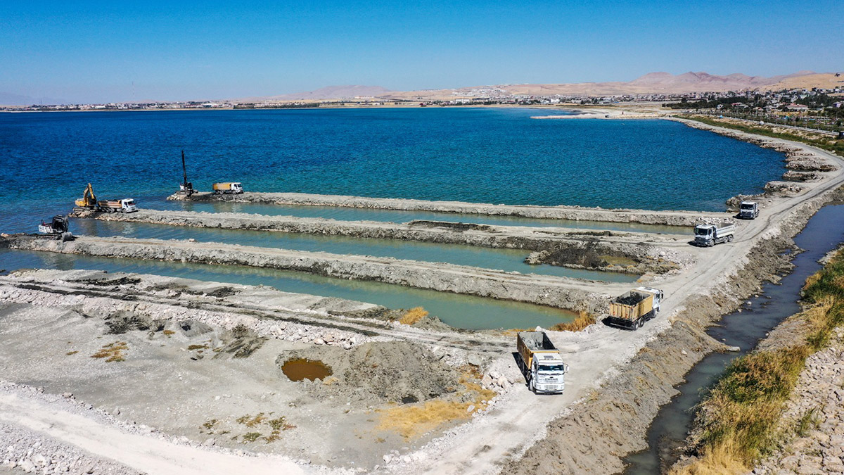 Van Gölü balçıklardan arındırılıyor