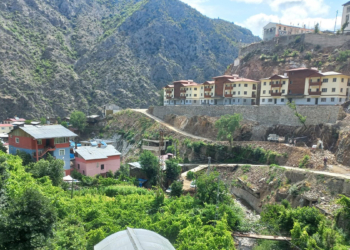 Yanan Dereiçi köyü yeniden inşa edildi