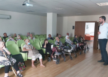 Yaşlılara dijital ve finansal okuryazarlık eğitimi