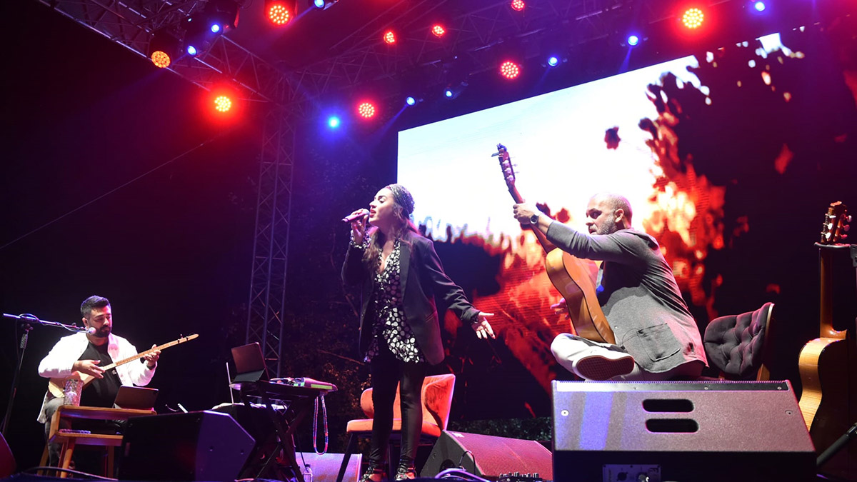 Yekpare Trio Grubu Beşiktaş'ta konser verdi